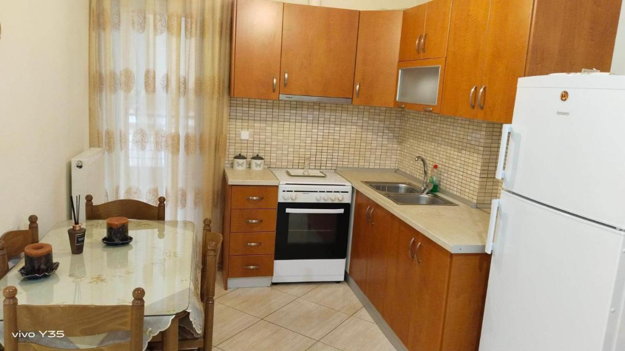 Ομορφο Διαμερισμα Στο Κεντρο Της Πολης Με Παρκιν Apartment Trikala  Exterior photo